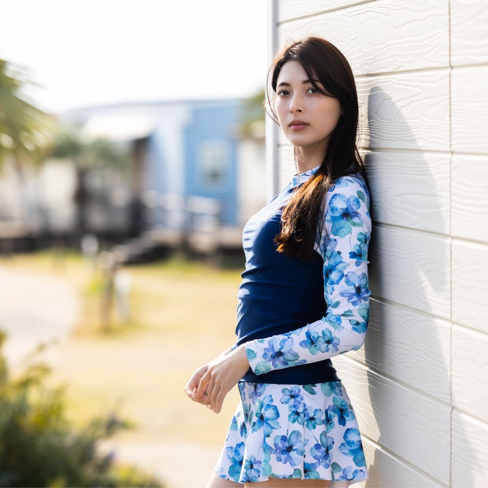 インナーブラ付きラッシュガード / Rash Guard with Pad #インナーブラ付きでビキニいらず。大人の“映え×機能”ラッシュガード。
