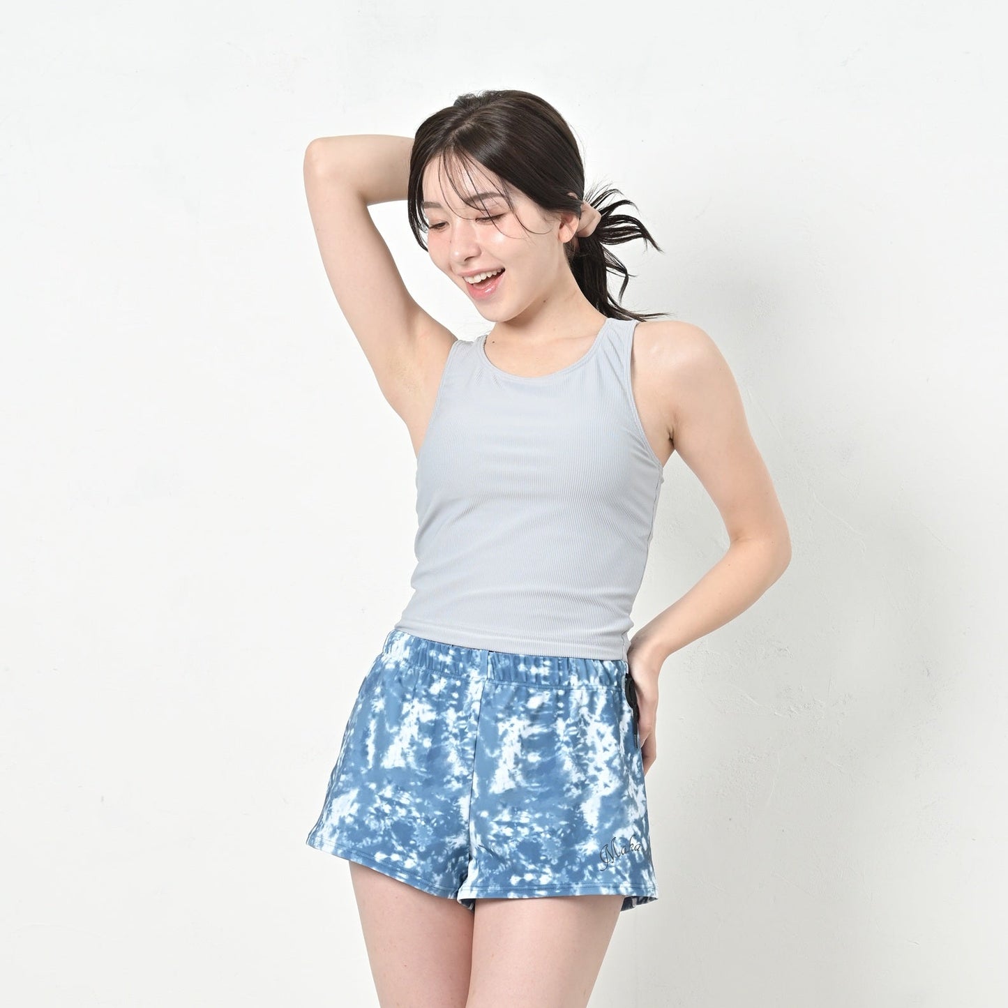 インナーブラ付きタンクトップ / Tank top with inner bra 　#露出は控えめ、使い道は無限大。大人のための万能タンク。